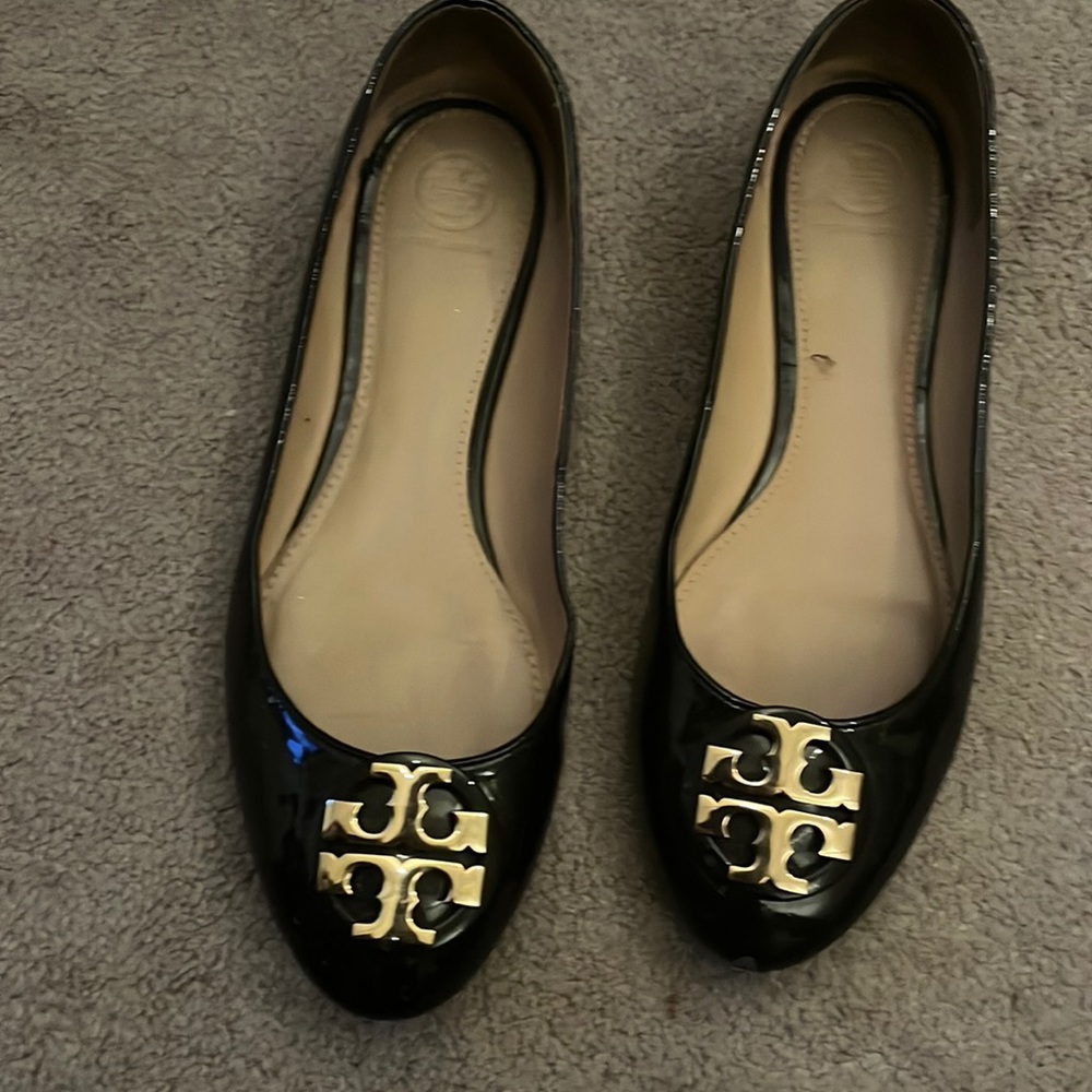 Patent leather flat Tory shoes. Lots of life left